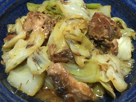 サバの味噌煮缶で簡単!キャベツとサバの味噌炒め煮